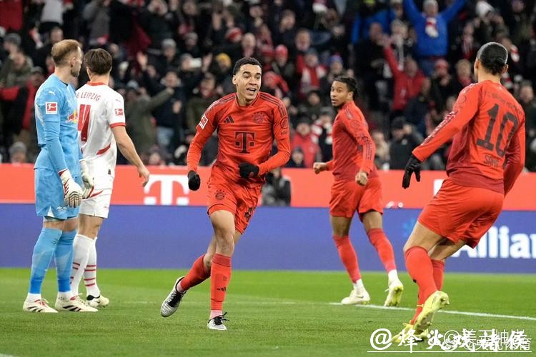 德甲-穆勒破门戈雷茨卡进球 拜仁主场两球完胜 德甲-穆勒破门戈雷茨卡进球 拜仁主场两球完胜