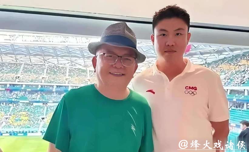 77岁王刚近况曝光！三婚娶小20岁美女教授，为了17岁儿子奔波不停