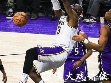 詹姆斯32+7+6福克斯31分 湖人险胜国王3连胜